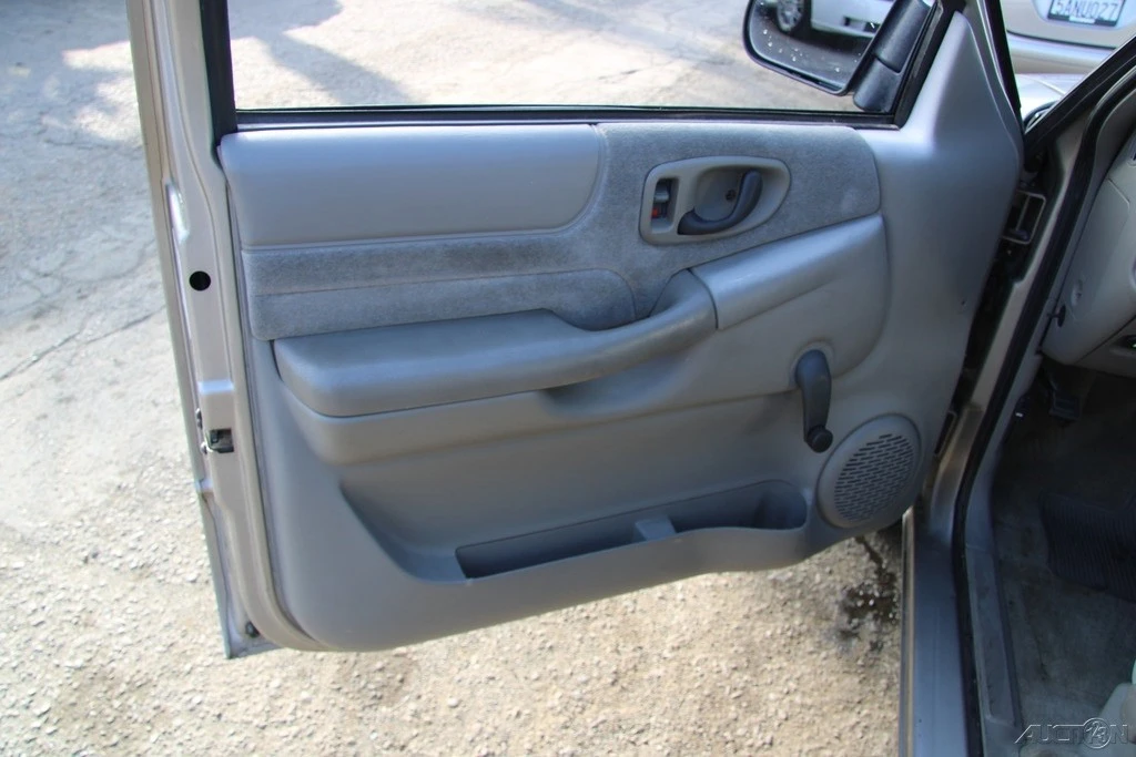 2000 Chevrolet S-10 - Image 11 of 21