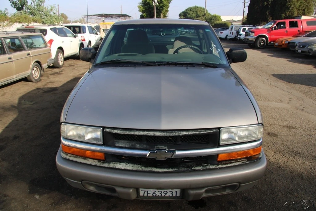 2000 Chevrolet S-10 - Image 9 of 21