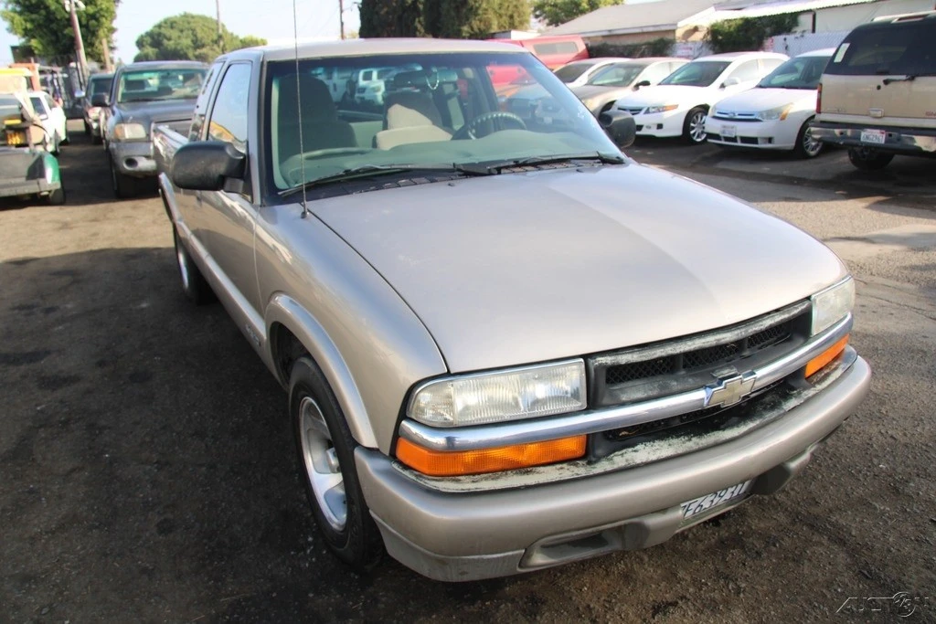 2000 Chevrolet S-10 - Image 8 of 21