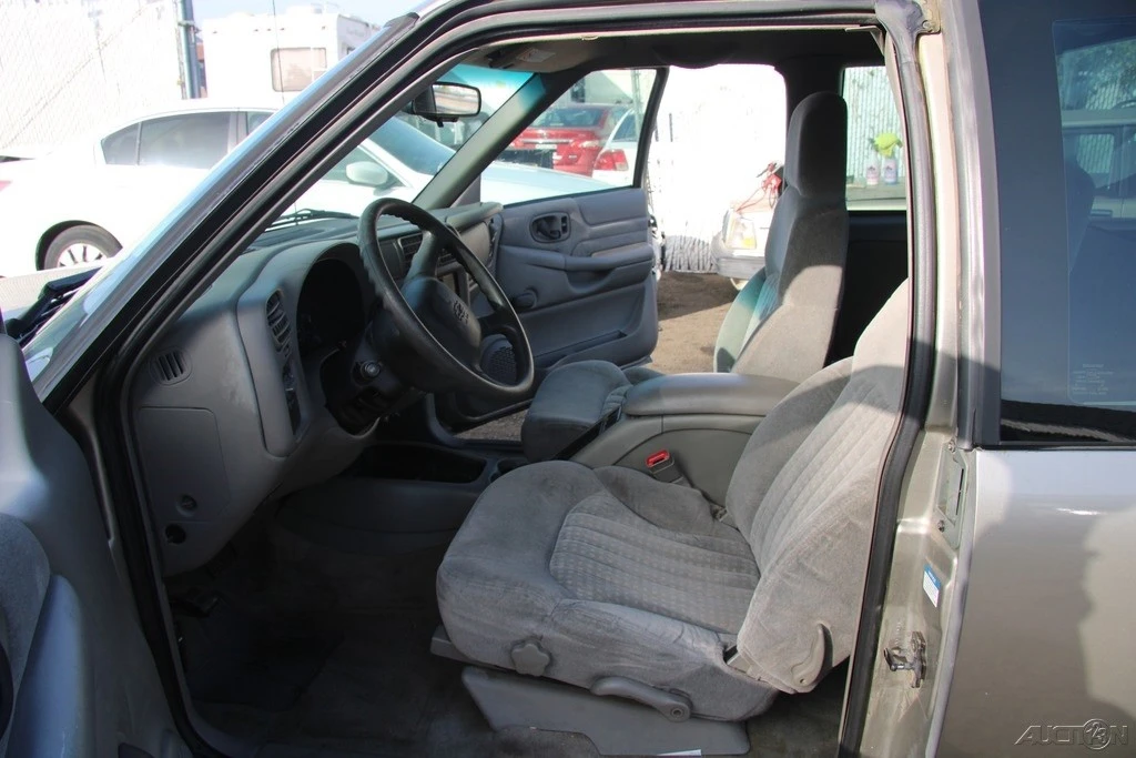 2000 Chevrolet S-10 - Image 12 of 21