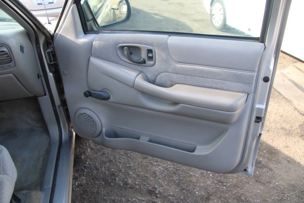 2000 Chevrolet S-10 - Image 18 of 21