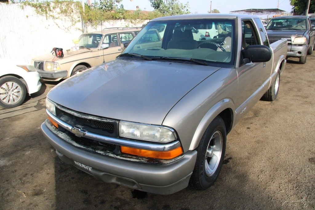 2000 Chevrolet S-10 - Image 2 of 21