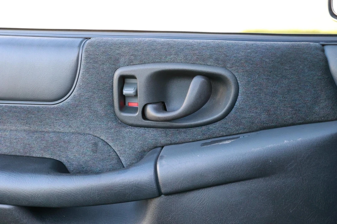 2000 Chevrolet S-10 - Image 18 of 21