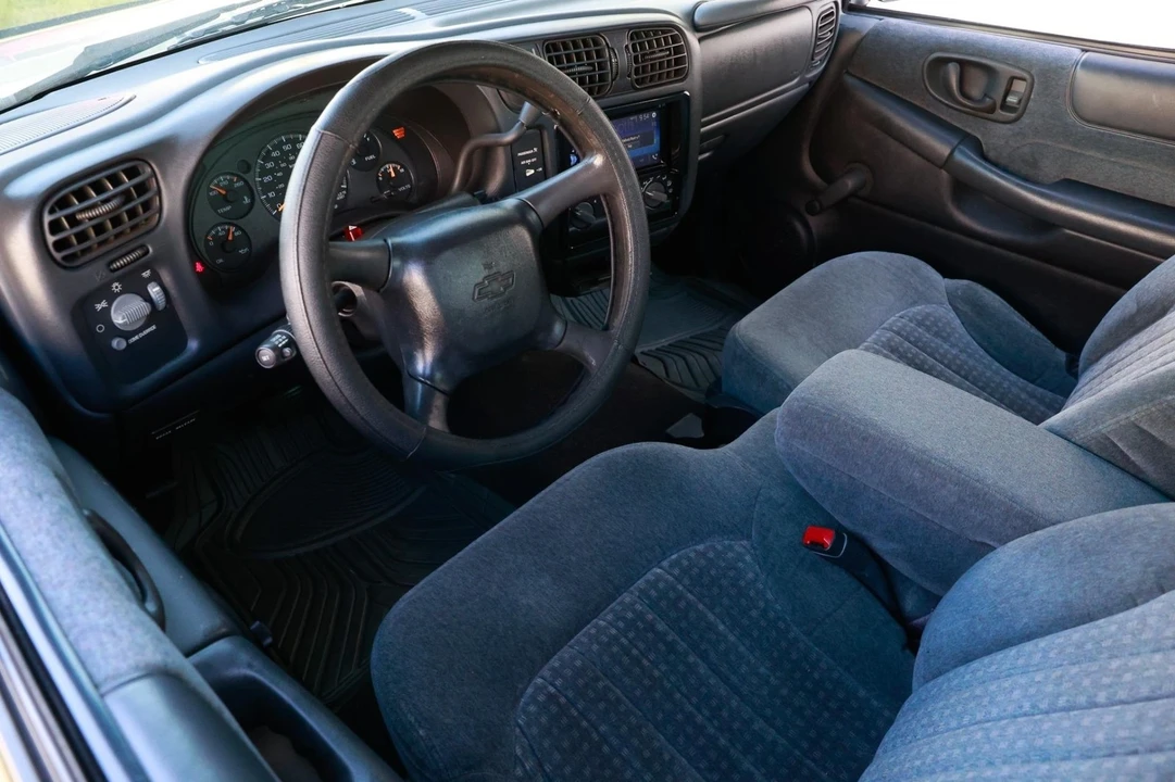 2000 Chevrolet S-10 - Image 14 of 21