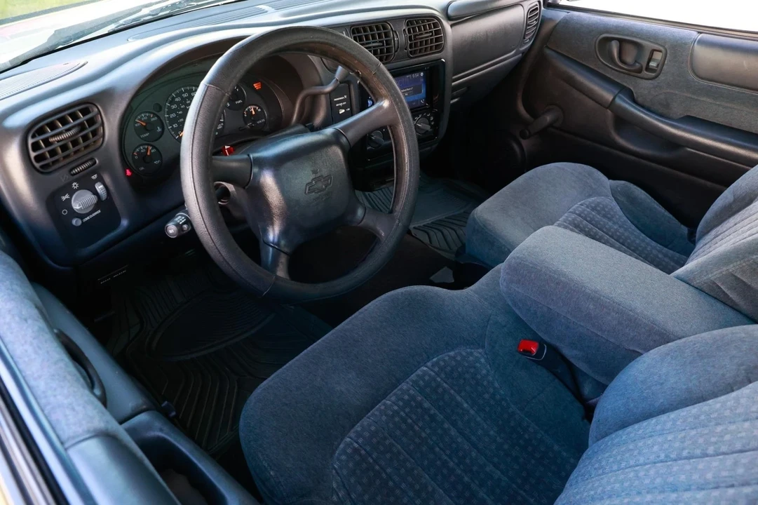 2000 Chevrolet S-10 - Image 14 of 21
