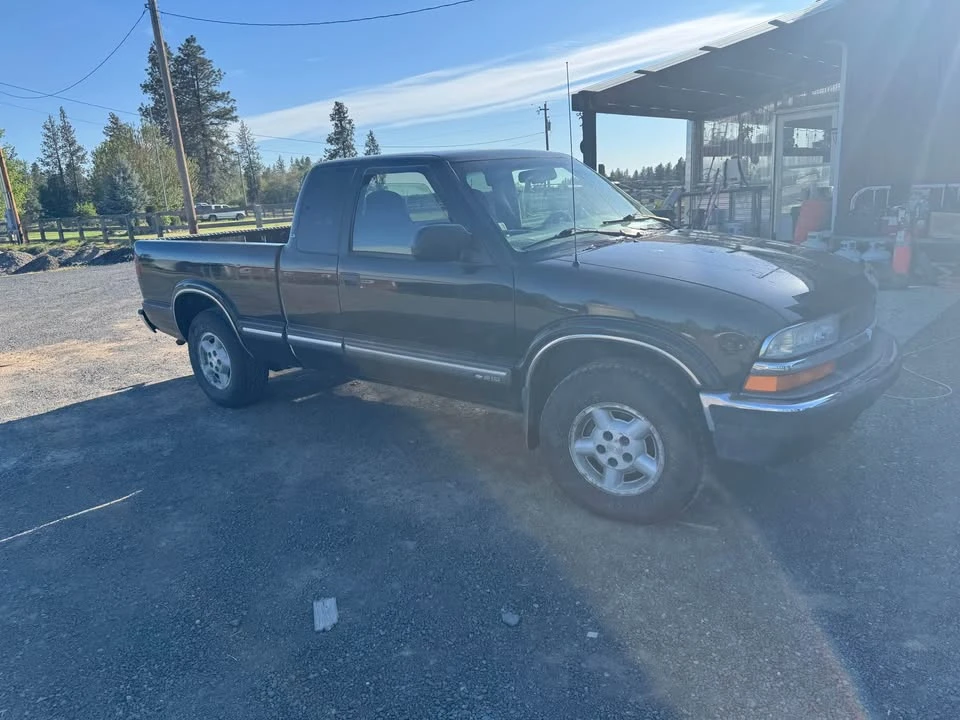 2000 Chevrolet S-10 - Image 3 of 6
