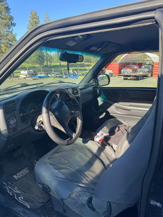 2000 Chevrolet S-10 - Image 6 of 6