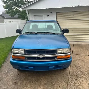 2000 Chevrolet S-10 LS Pickup 2D 6 ft