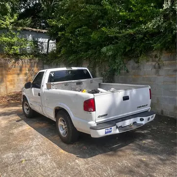 2000 Chevrolet S-10 LS Pickup 2D 6 ft