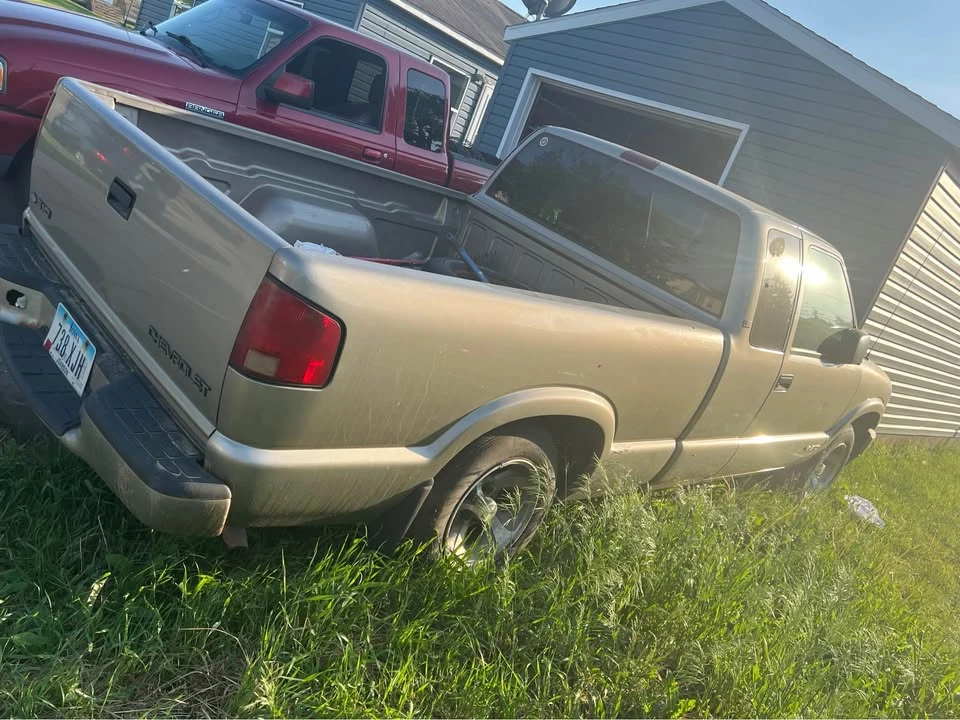2000 Chevrolet S-10 - Image 4 of 9