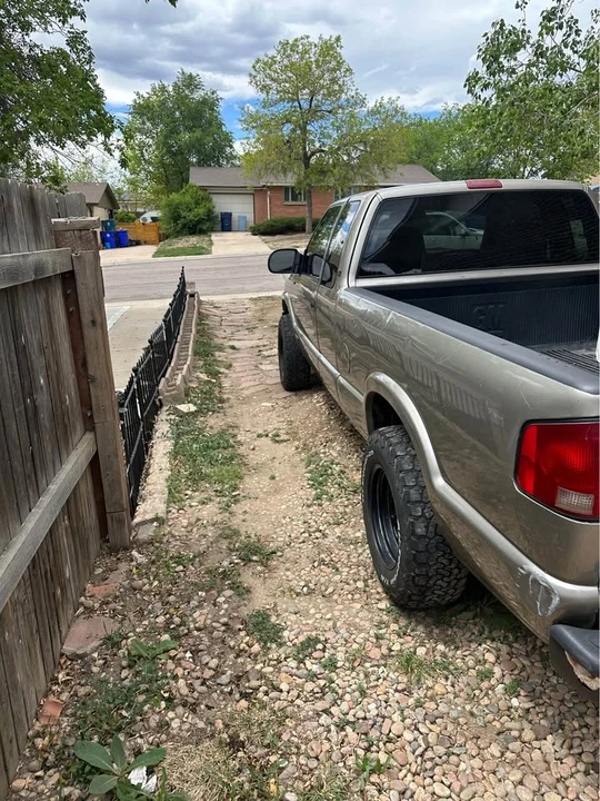 2000 Chevrolet S-10 - Image 3 of 3