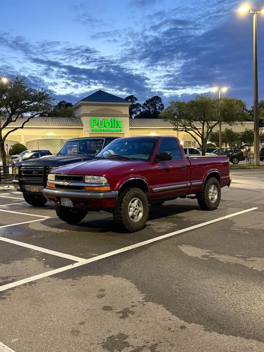 2000 Chevrolet S-10 - Image 3 of 9
