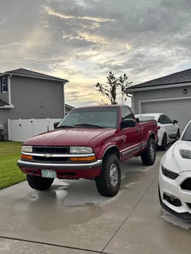 2000 Chevrolet S-10 LS