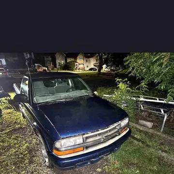 2000 Chevrolet S-10 Extended Cab Pickup