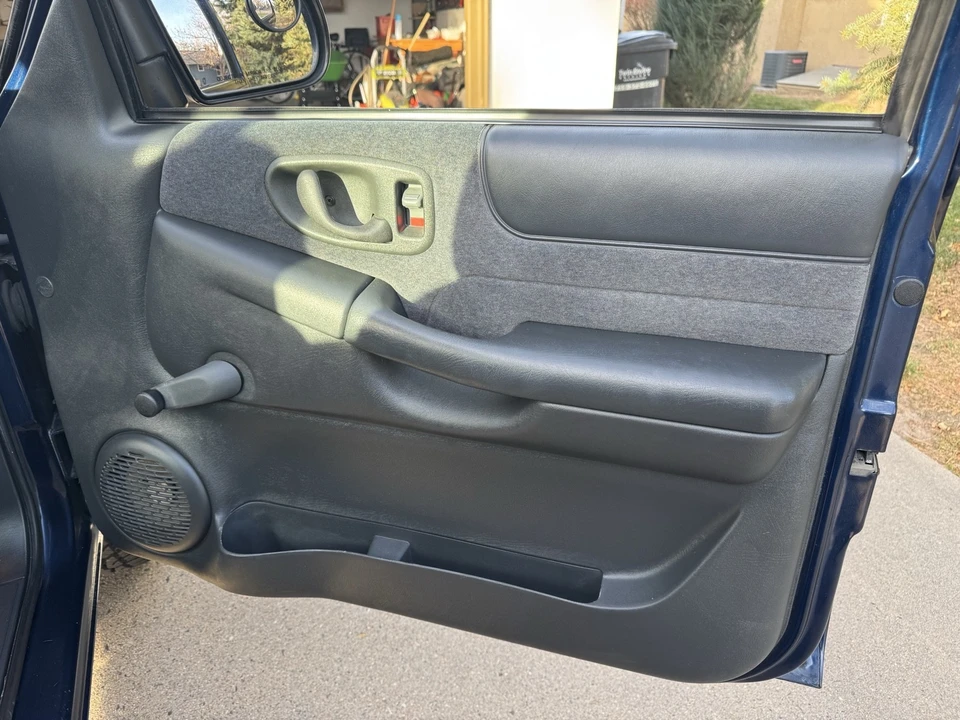 2000 Chevrolet S-10 Blazer 2nd Gen - Image 18 of 21