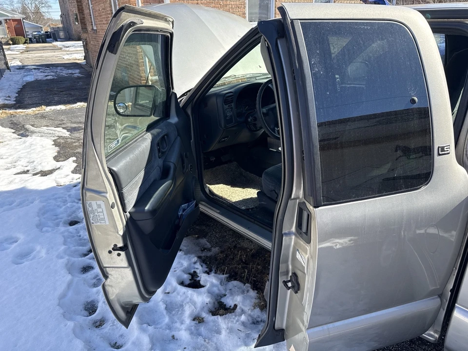 2000 Chevrolet S-10 - Image 6 of 8