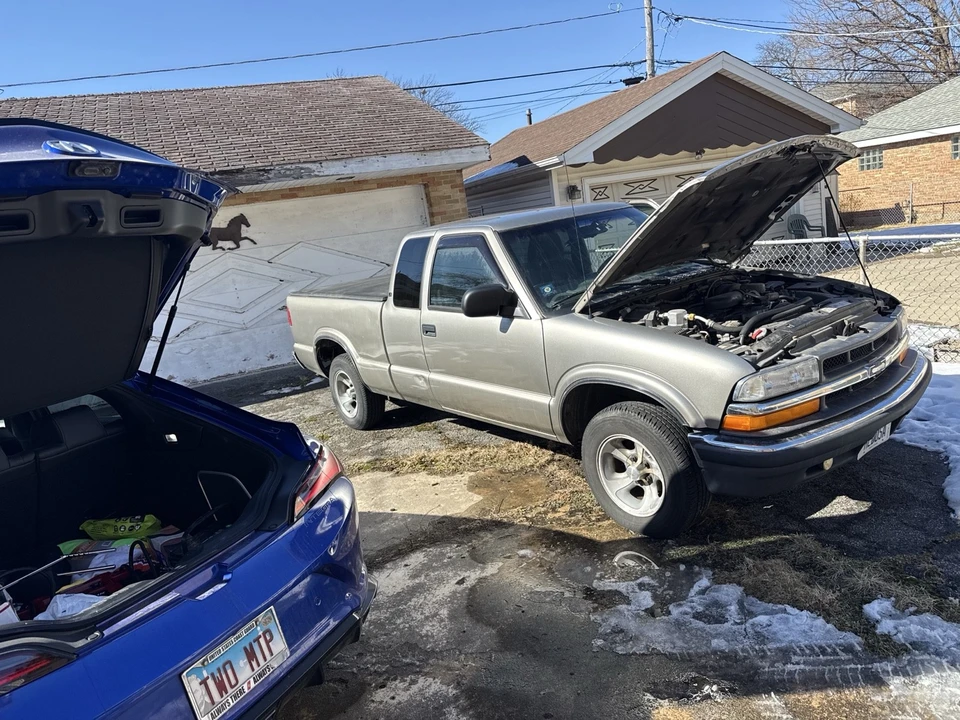 2000 Chevrolet S-10 - Image 2 of 8