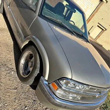 2000 Chevrolet S-10 Regular Cab Short Bed