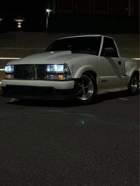 2000 Chevrolet S-10 - Image 2 of 16