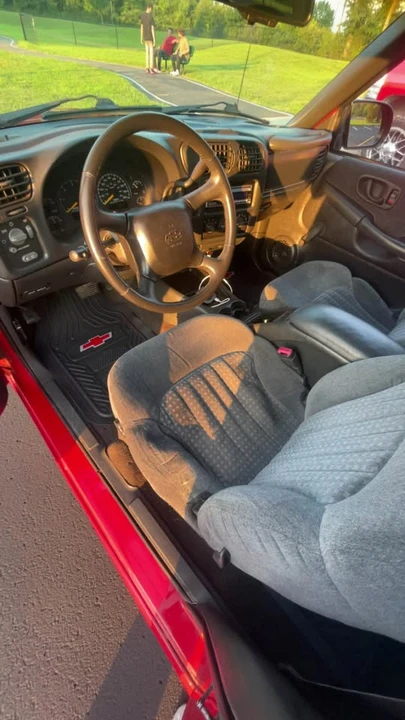 2000 Chevrolet S-10 - Image 4 of 6
