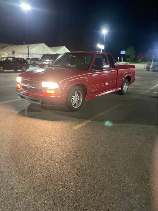 2000 Chevrolet S-10 - Image 2 of 6