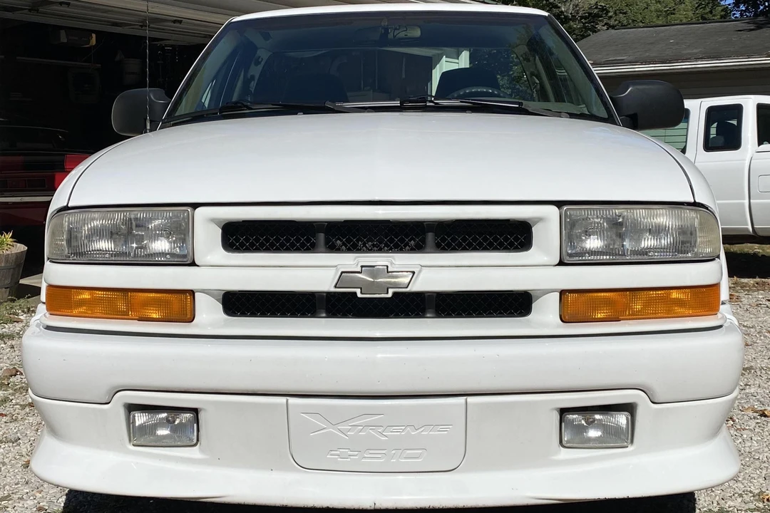 2000 Chevrolet S-10 Blazer 2nd Gen - Image 2 of 31