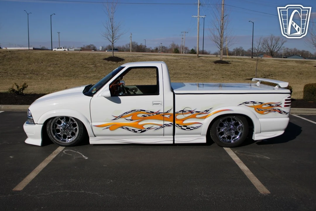 2000 Chevrolet S-10 - Image 3 of 12