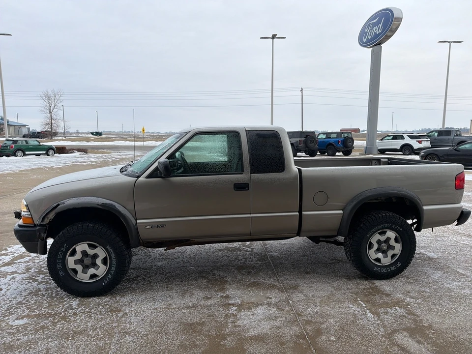 2000 Chevrolet S-10 - Image 5 of 12