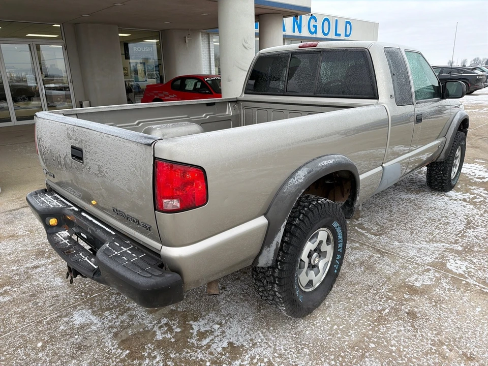 2000 Chevrolet S-10 - Image 8 of 12