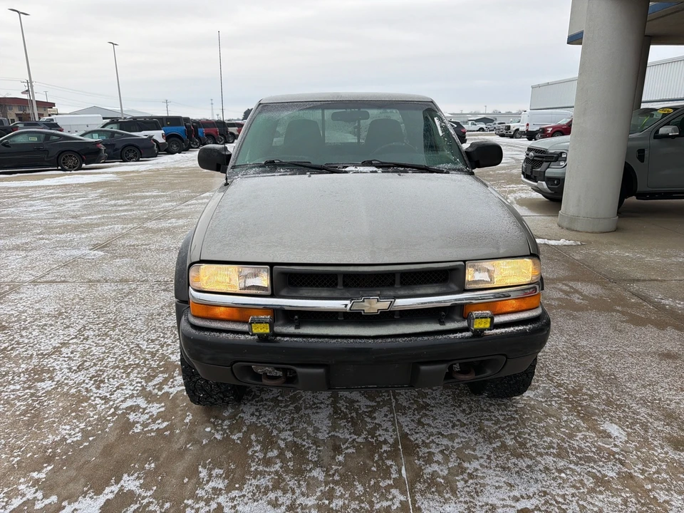 2000 Chevrolet S-10 - Image 3 of 12