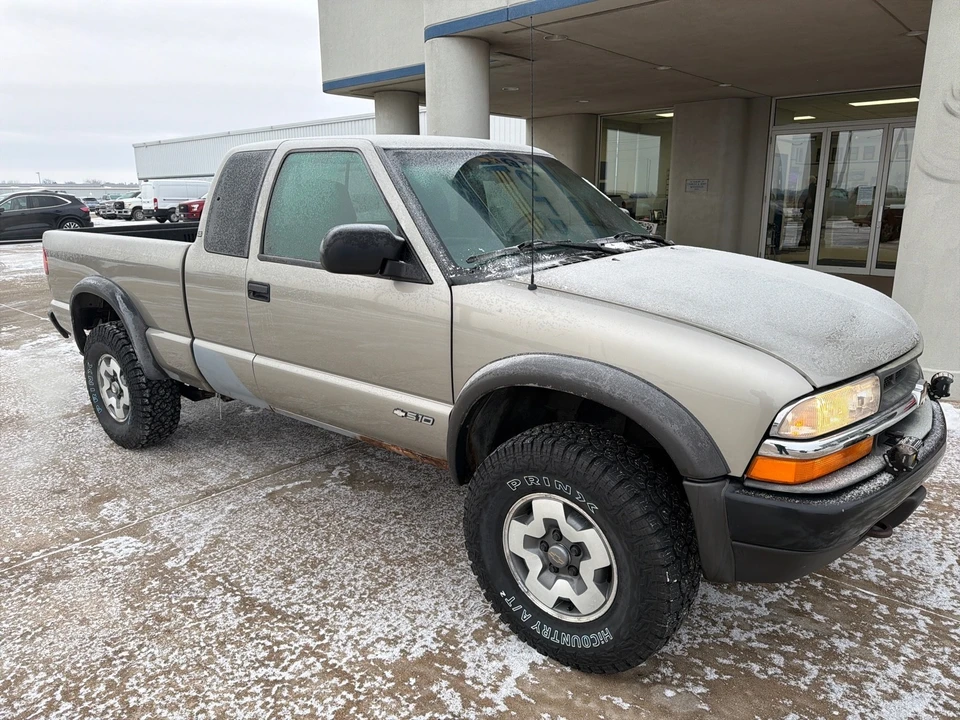 2000 Chevrolet S-10 - Image 2 of 12