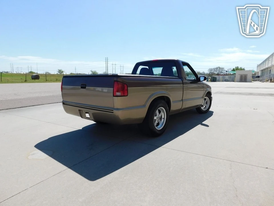 2000 Chevrolet S-10 - Image 18 of 21