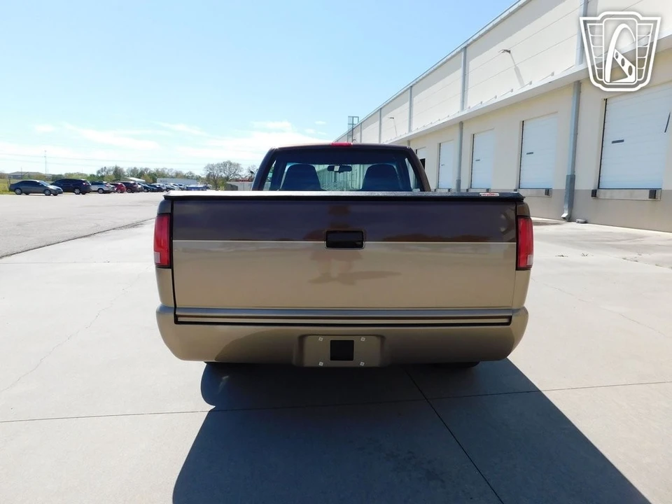 2000 Chevrolet S-10 - Image 9 of 21