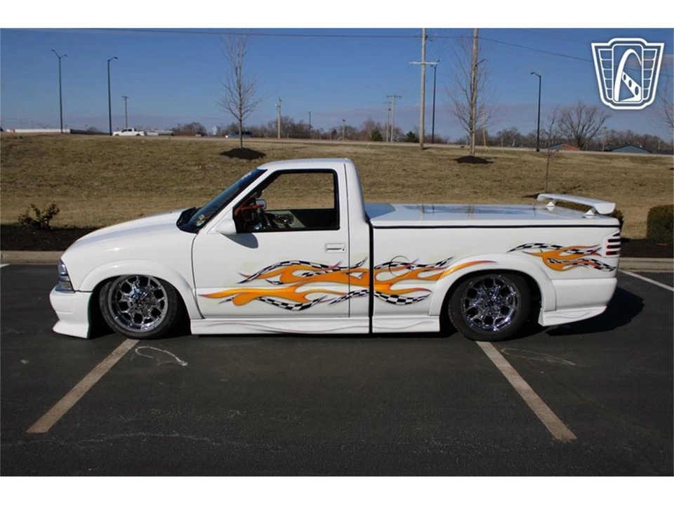 2000 Chevrolet S-10 - Image 2 of 31