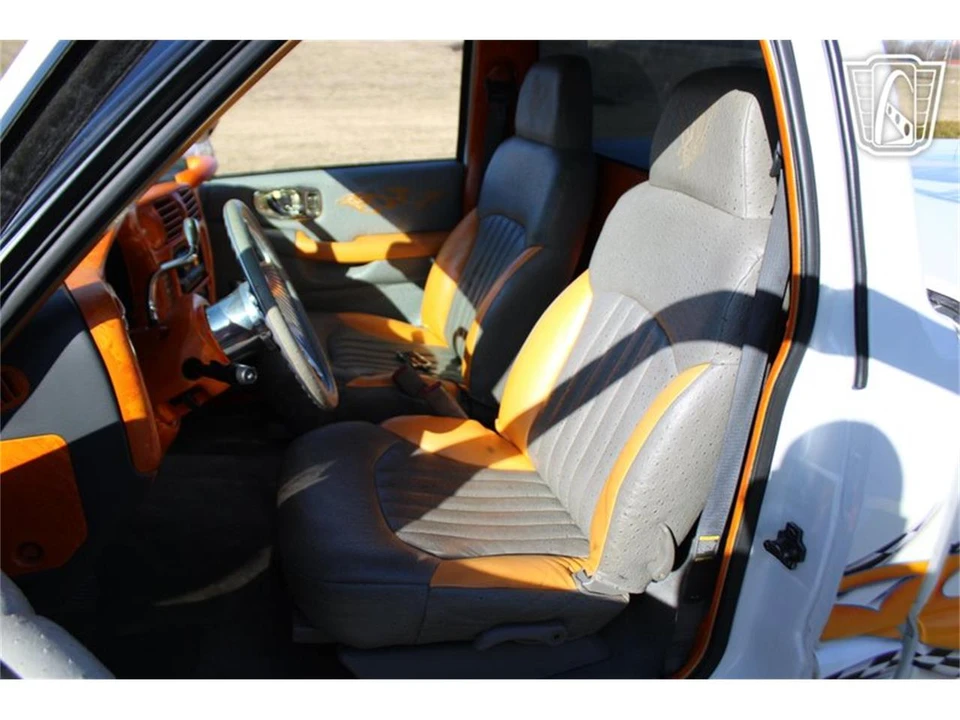 2000 Chevrolet S-10 - Image 10 of 31