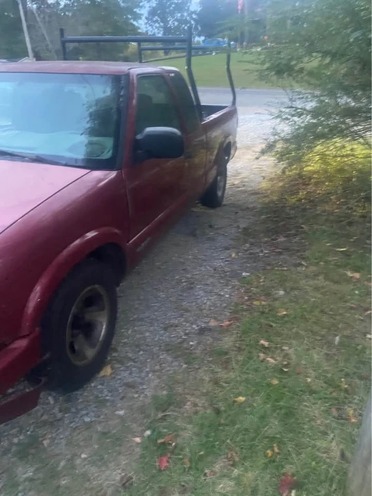 2000 Chevrolet S-10 - Image 2 of 3