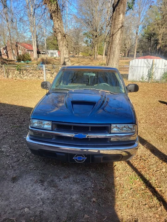 2000 Chevrolet S-10 - Image 2 of 2