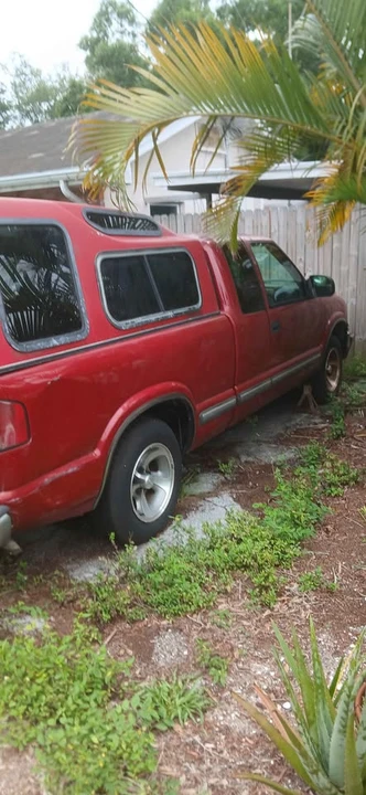2000 Chevrolet S-10 - Image 2 of 6