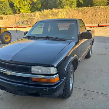 2000 Chevrolet S10 Extended Cab Pickup