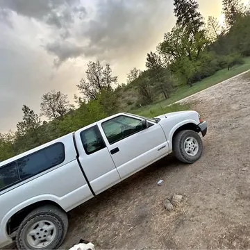 2000 Chevrolet S10 Extended Cab Pickup
