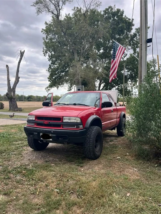 2000 Chevrolet S-10 - Image 5 of 8