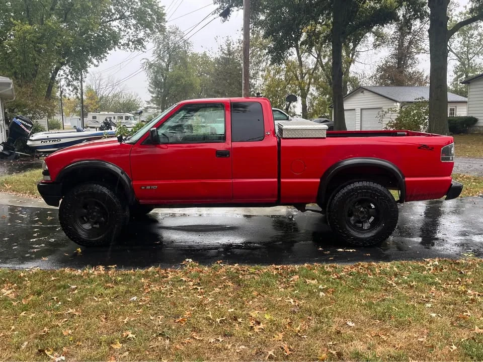 2000 Chevrolet S-10 - Image 3 of 8