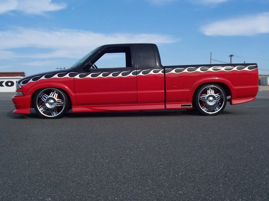 2000 Chevrolet S-10 - Image 2 of 11