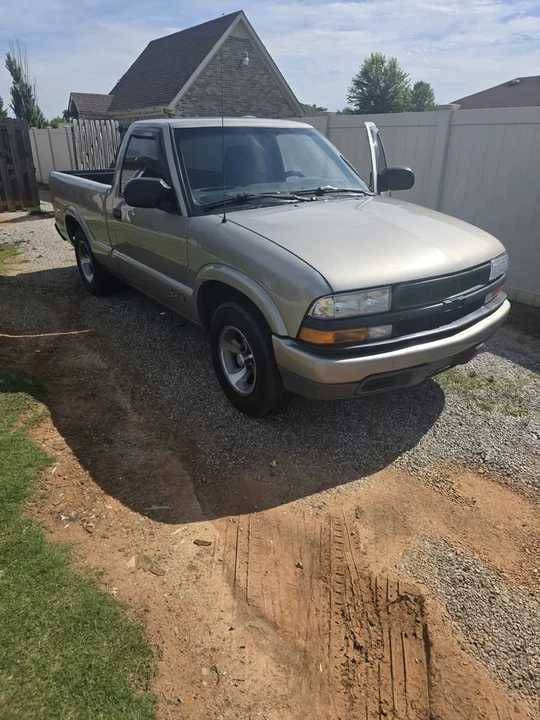 2000 Chevrolet S-10 - Image 2 of 4
