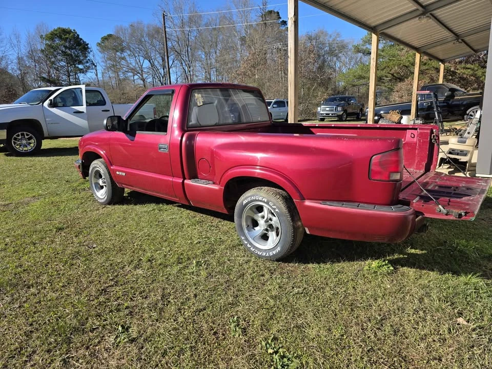 2000 Chevrolet S-10 - Image 2 of 7