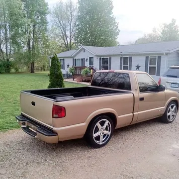 2000 Chevrolet S10 Regular Cab Short Bed