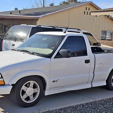 2000 Chevrolet S10 Regular Cab Short Bed