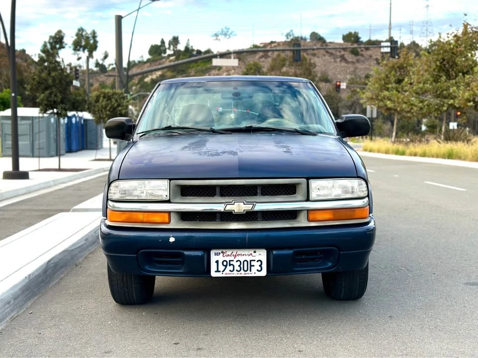 2000 Chevrolet S-10 - Image 2 of 13