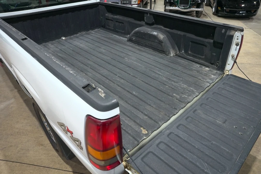 2000 Chevrolet Silverado 1st Gen - Image 16 of 21