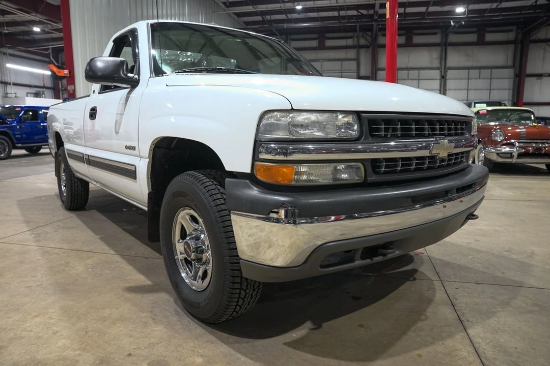 2000 Chevrolet Silverado 1st Gen - Image 2 of 12